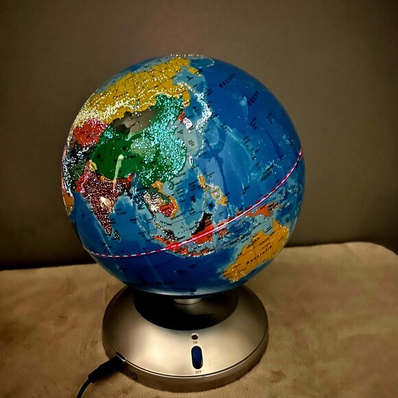 Discovery Mindblown Globe LED Light Illuminated in Box Spins Power Cord - Picture 11 of 11